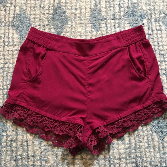 Express Pants - Crochet trim shorts